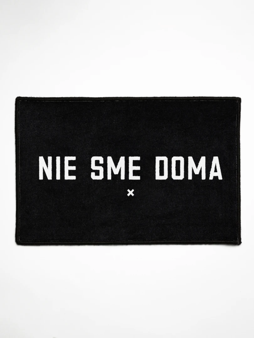 Doormat Nie sme doma / Slovakia